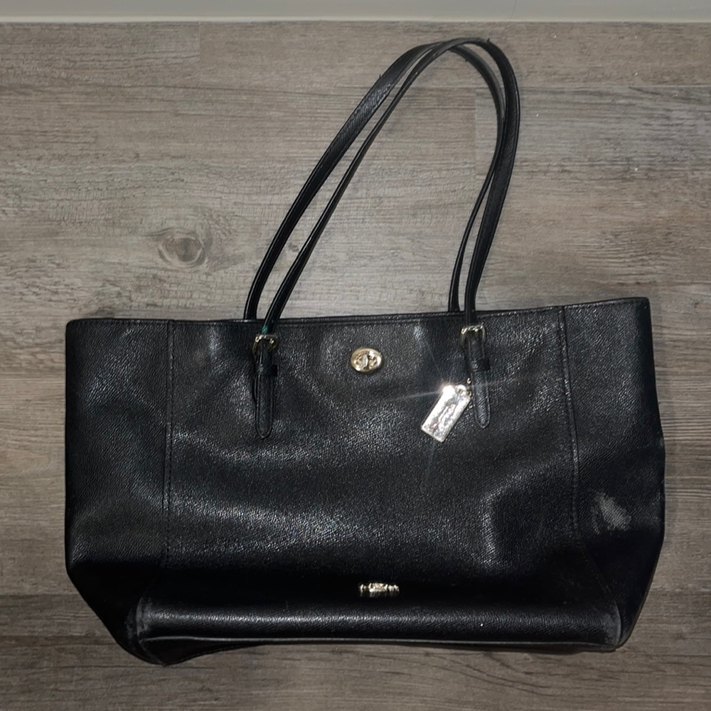 Leather COACH purse bag medium large size black shoulder straps great storage